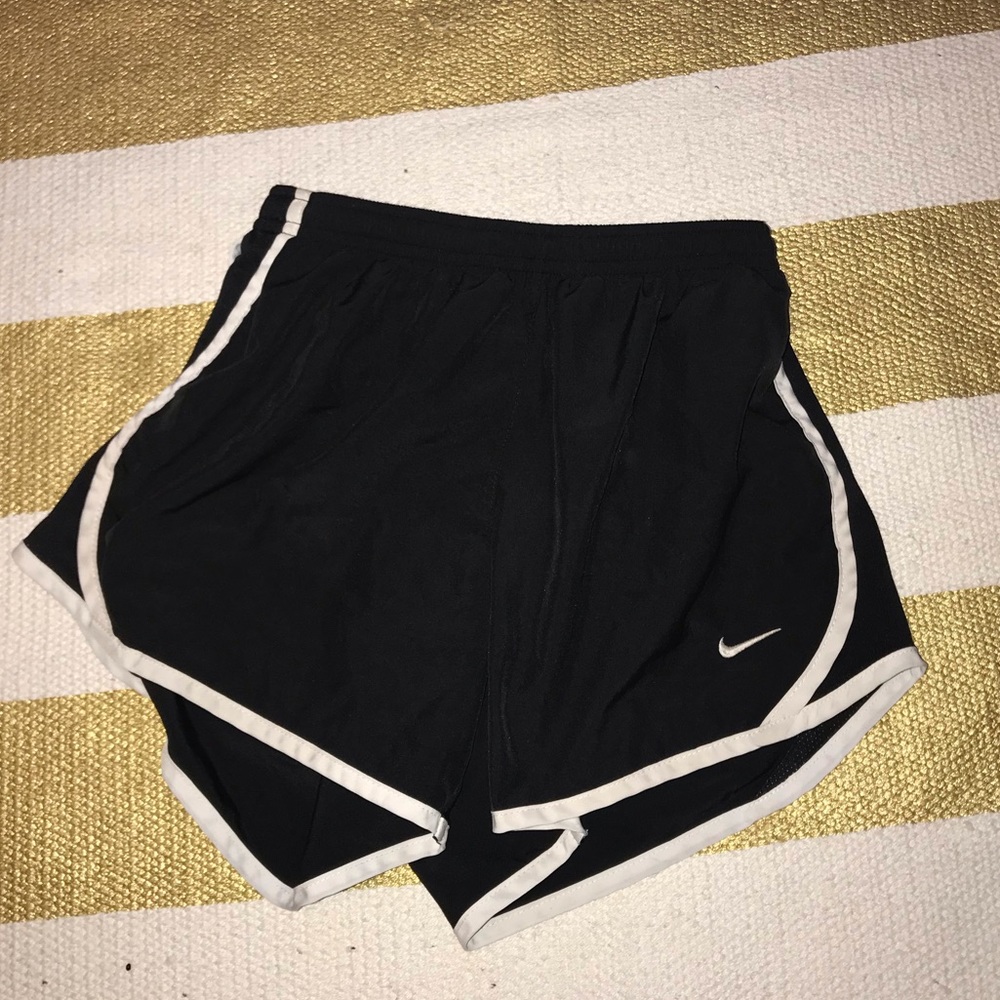 Nike Girls Tempo Shorts( black and white )